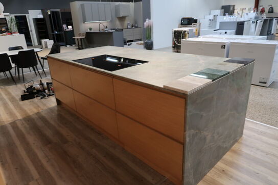 Køkken NORDANRO uden hårdehvidevarer/armatur med stenbordplader. Vejl. udsalgspris kr: 199.000,-