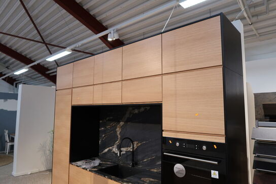 Køkken NORDANRO uden hårdehvidevarer/armatur med stenbordplader. Vejl. udsalgspris kr: 199.000,-