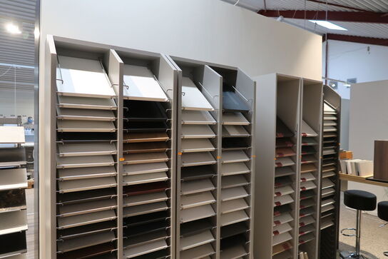 Div. Podier med udstillingsdele