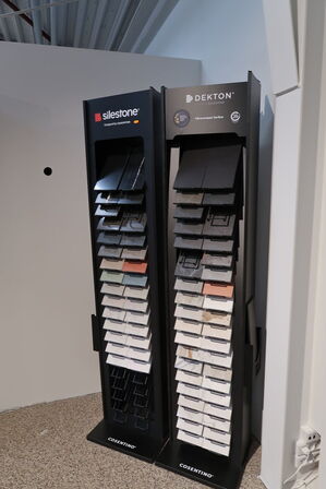 Div. Podier med udstillingsdele