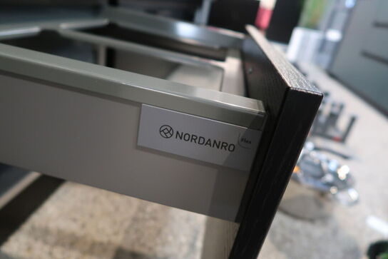 Køkken NORDANRO uden hårdehvidevarer med stenbordplade DEKTON. Vejl. udsalgspris kr: 119.000,-