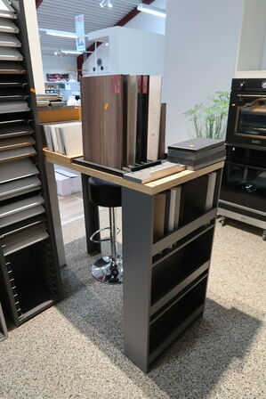 Div. Podier med udstillingsdele