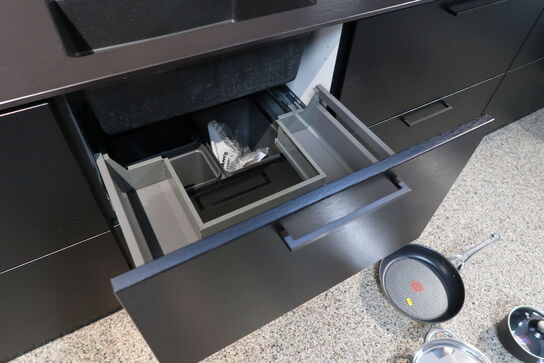 Køkken NORDANRO uden hårdehvidevarer med stenbordplade DEKTON. Vejl. udsalgspris kr: 119.000,-