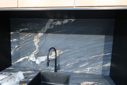 Køkken NORDANRO uden hårdehvidevarer/armatur med stenbordplader. Vejl. udsalgspris kr: 199.000,-