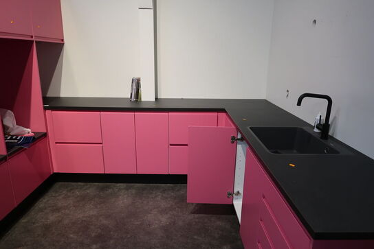 Køkken NORDANRO med vask og armatur. Vejl. udsalgspris kr: 47.000,-