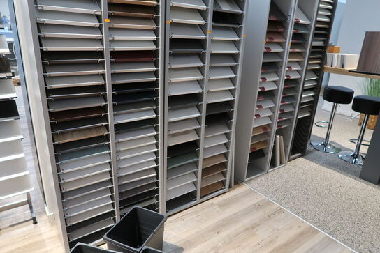 Div. Podier med udstillingsdele