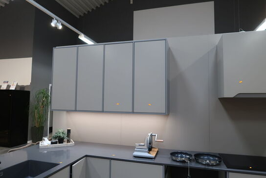 Køkken NORDANRO uden hårdehvidearer/armatur med bordplade SILESTONE. Vejl. udsalgspris kr: 109.000,-