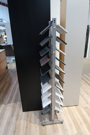 Div. Podier med udstillingsdele