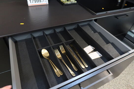 Køkken NORDANRO uden hårdehvidevarer med stenbordplade DEKTON. Vejl. udsalgspris kr: 119.000,-