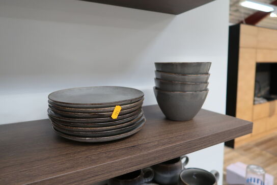 Vinkøler, div. Champagneglas, krus, tallerkner m.m.