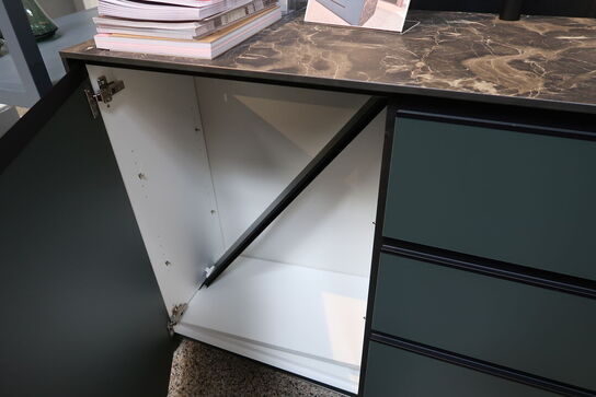 Køkken ARTEGO uden hårdehvidevarer/armatur. Vejl. udsalgspris kr: 129.000,-