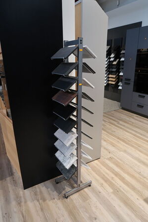 Div. Podier med udstillingsdele