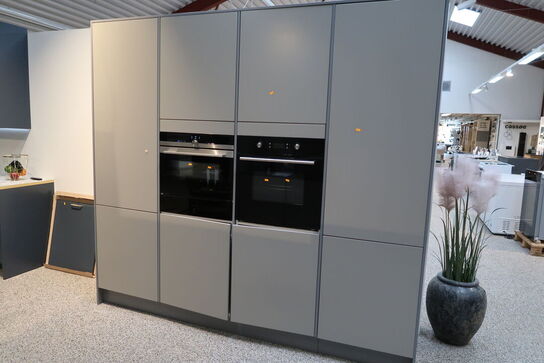 Køkken NORDANRO uden hårdehvidearer/armatur med bordplade SILESTONE. Vejl. udsalgspris kr: 109.000,-