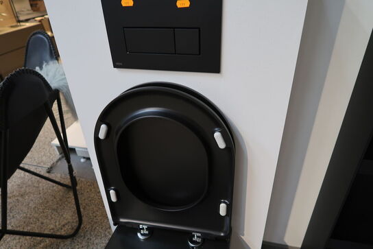 Væghængtoilet CASSØE Tour med toiletsæde og indbygningscisterne