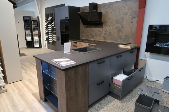 Køkken ARTEGO uden hårdehvidevarer. Vejl. udsalgspris kr: 89.000,-