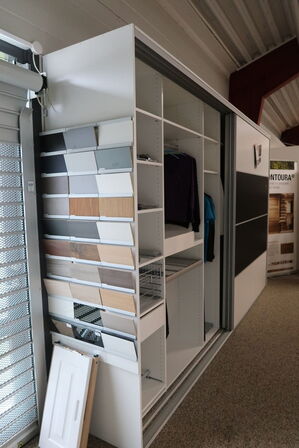 Garderobeskab CONTOURA