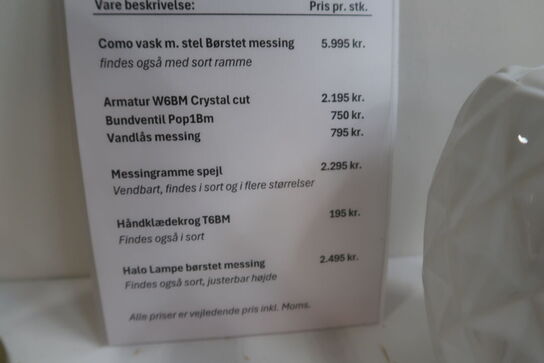 Badmøbel CASSØE Como vask uden armatur med stel i børstet messing samt 2 stk. kroge