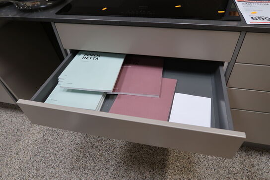 Køkken NORDANRO uden hårdehvidearer/armatur med bordplade SILESTONE. Vejl. udsalgspris kr: 109.000,-