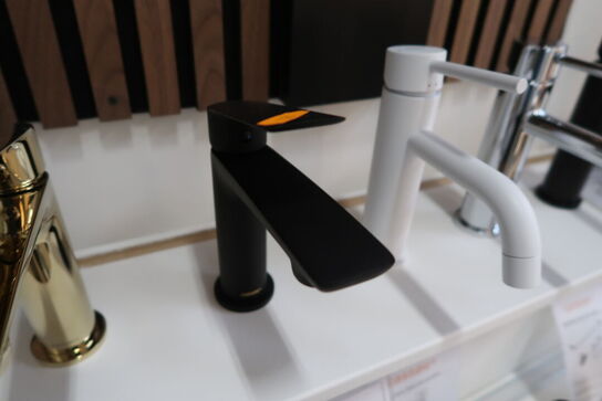 Armatur CASSØE Sleek Mat Sort komplet med kasse