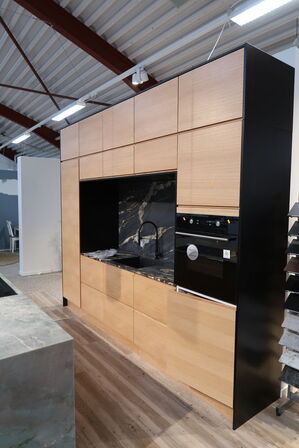 Køkken NORDANRO uden hårdehvidevarer/armatur med stenbordplader. Vejl. udsalgspris kr: 199.000,-