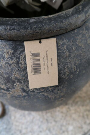 Vase med kunstige blomster