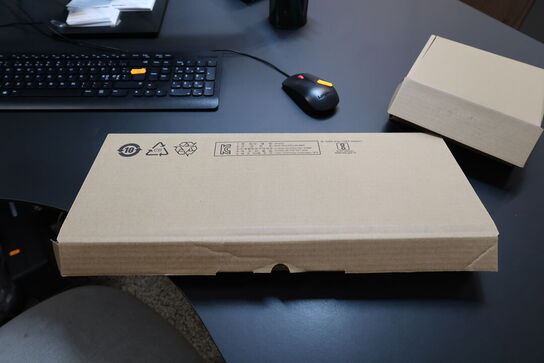 Computerskærm HP P27q G4, 2 stk. tastatur, 2 stk. mus, computer LENOVO 11EF