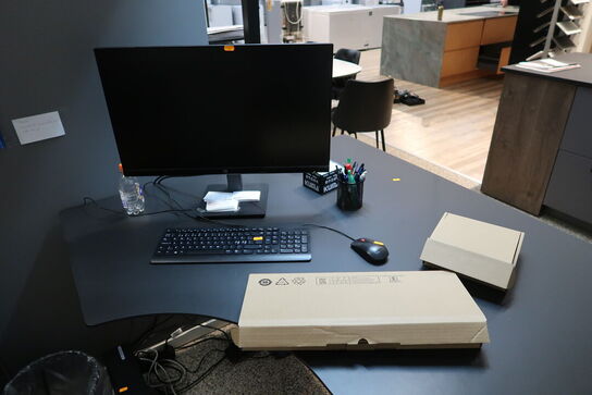 Computerskærm HP P27q G4, 2 stk. tastatur, 2 stk. mus, computer LENOVO 11EF