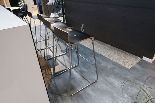 4 stk. barstole samt barbord