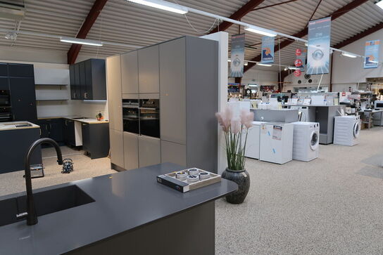 Køkken NORDANRO uden hårdehvidearer/armatur med bordplade SILESTONE. Vejl. udsalgspris kr: 109.000,-