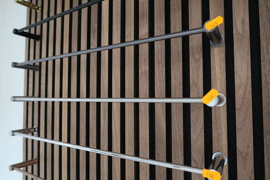 Krog, papirholder, håndklædestang, toiletbørste Børstet Krom CASSØE Noba