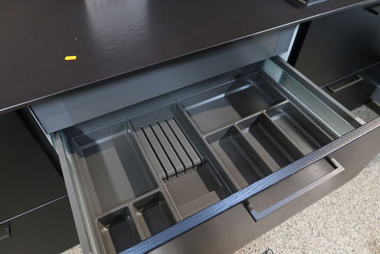 Køkken NORDANRO uden hårdehvidevarer med stenbordplade DEKTON. Vejl. udsalgspris kr: 119.000,-