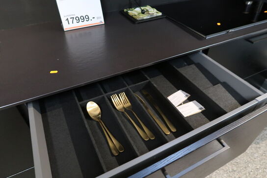 Køkken NORDANRO uden hårdehvidevarer med stenbordplade DEKTON. Vejl. udsalgspris kr: 119.000,-