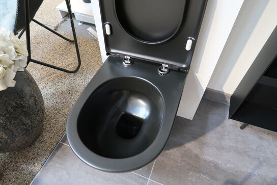 Væghængtoilet CASSØE Tour med toiletsæde og indbygningscisterne