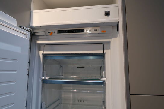 Integreret fryseskab SIEMENS GI81NECE0