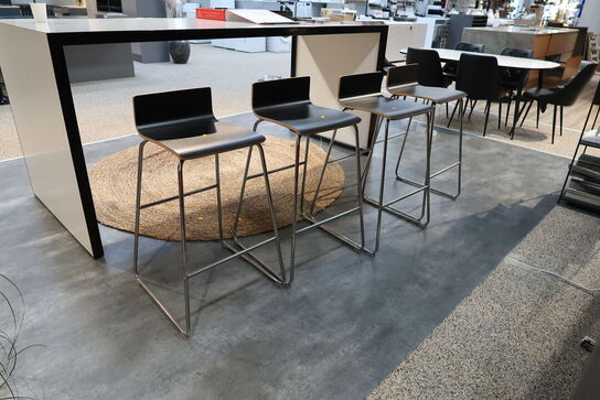 4 stk. barstole samt barbord