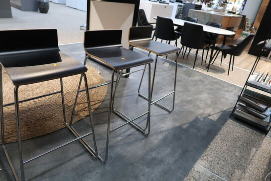 4 stk. barstole samt barbord