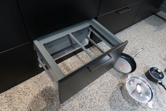 Køkken NORDANRO uden hårdehvidevarer med stenbordplade DEKTON. Vejl. udsalgspris kr: 119.000,-