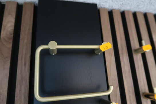 Krog, papirholder, håndklædestang, toiletbørste Børstet Messing CASSØE Noba