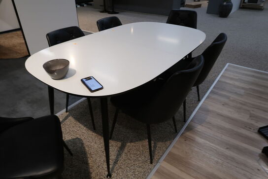 6 stk. stole samt bord