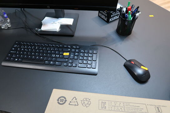 Computerskærm HP P27q G4, 2 stk. tastatur, 2 stk. mus, computer LENOVO 11EF