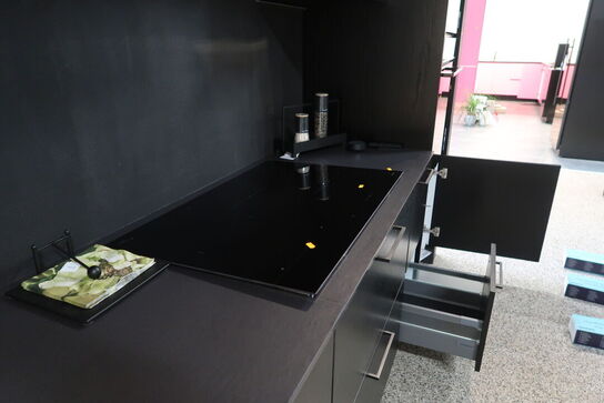 Køkken NORDANRO uden hårdehvidevarer med stenbordplade DEKTON. Vejl. udsalgspris kr: 119.000,-