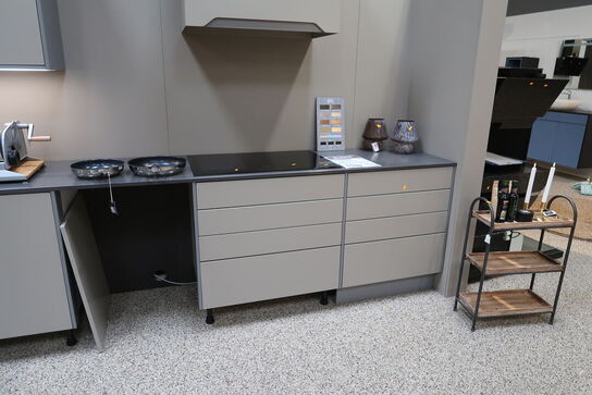 Køkken NORDANRO uden hårdehvidearer/armatur med bordplade SILESTONE. Vejl. udsalgspris kr: 109.000,-