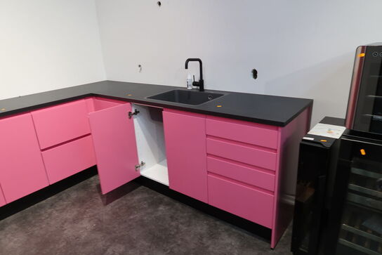 Køkken NORDANRO med vask og armatur. Vejl. udsalgspris kr: 47.000,-