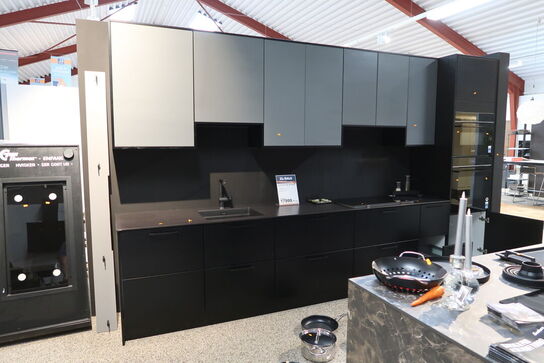 Køkken NORDANRO uden hårdehvidevarer med stenbordplade DEKTON. Vejl. udsalgspris kr: 119.000,-