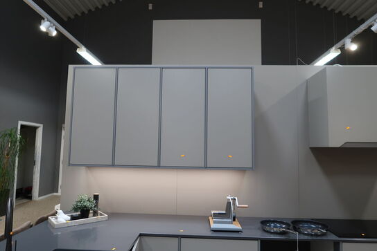 Køkken NORDANRO uden hårdehvidearer/armatur med bordplade SILESTONE. Vejl. udsalgspris kr: 109.000,-