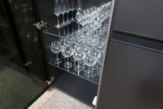 Køkken ARTEGO uden hårdehvidevarer/armatur. Vejl. udsalgspris kr: 129.000,-