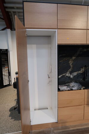 Køkken NORDANRO uden hårdehvidevarer/armatur med stenbordplader. Vejl. udsalgspris kr: 199.000,-