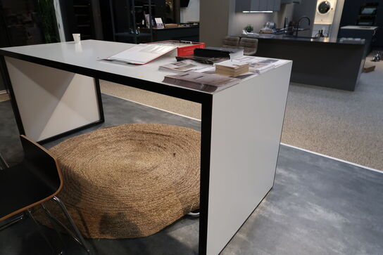 4 stk. barstole samt barbord