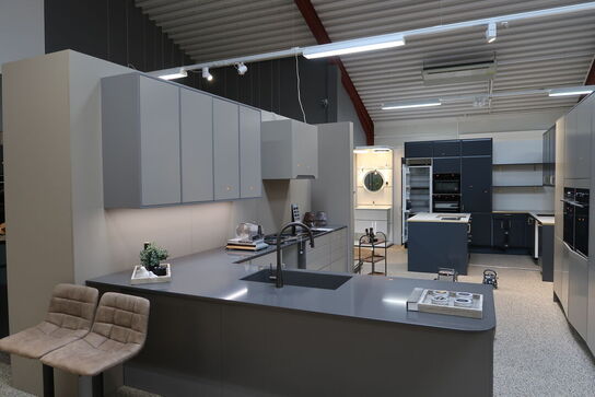 Køkken NORDANRO uden hårdehvidearer/armatur med bordplade SILESTONE. Vejl. udsalgspris kr: 109.000,-