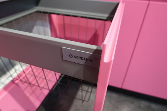 Køkken NORDANRO med vask og armatur. Vejl. udsalgspris kr: 47.000,-